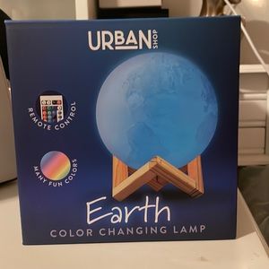 Earth color changing lamp